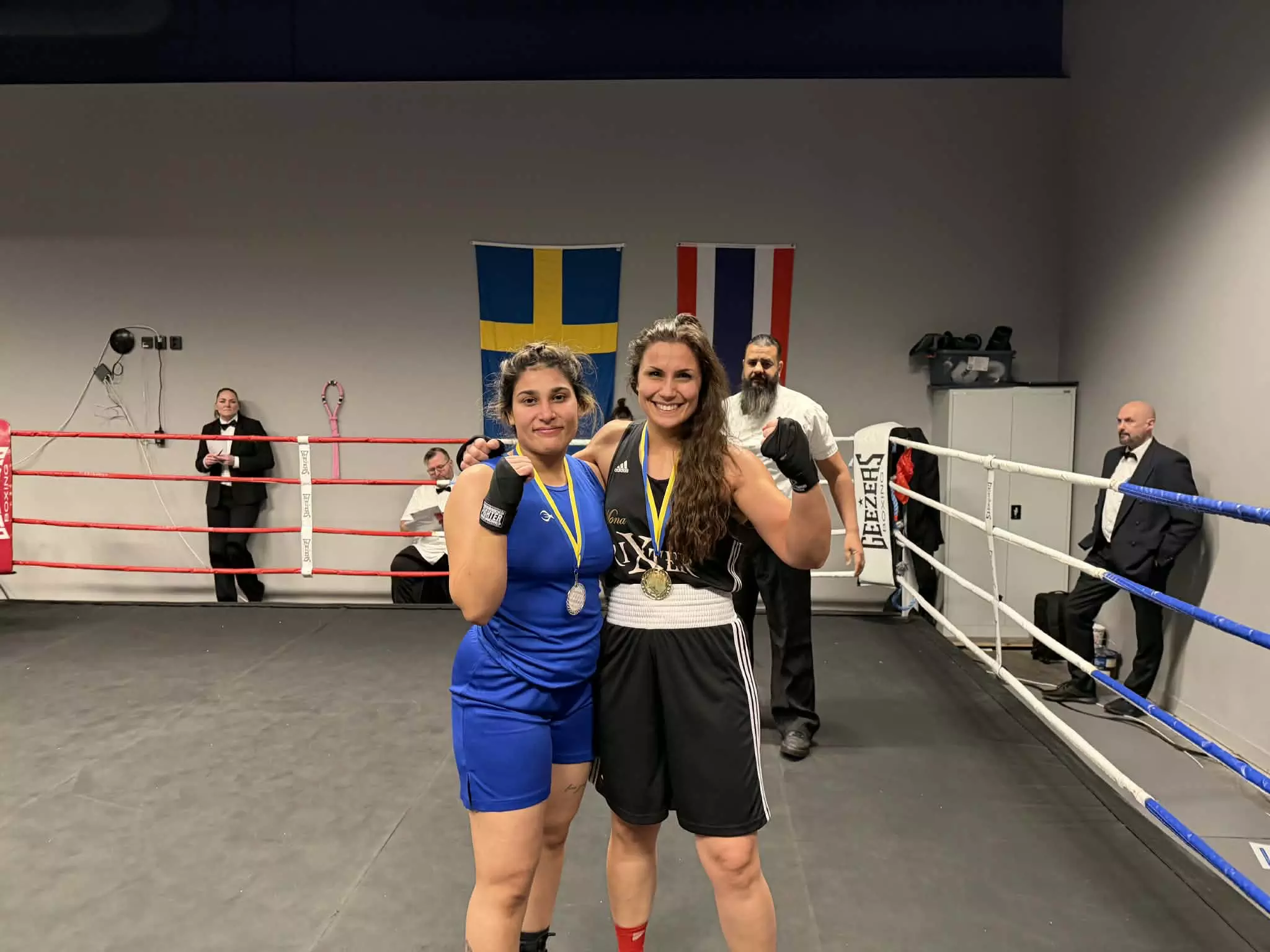 Linda og Mona Husac etter flott kamp