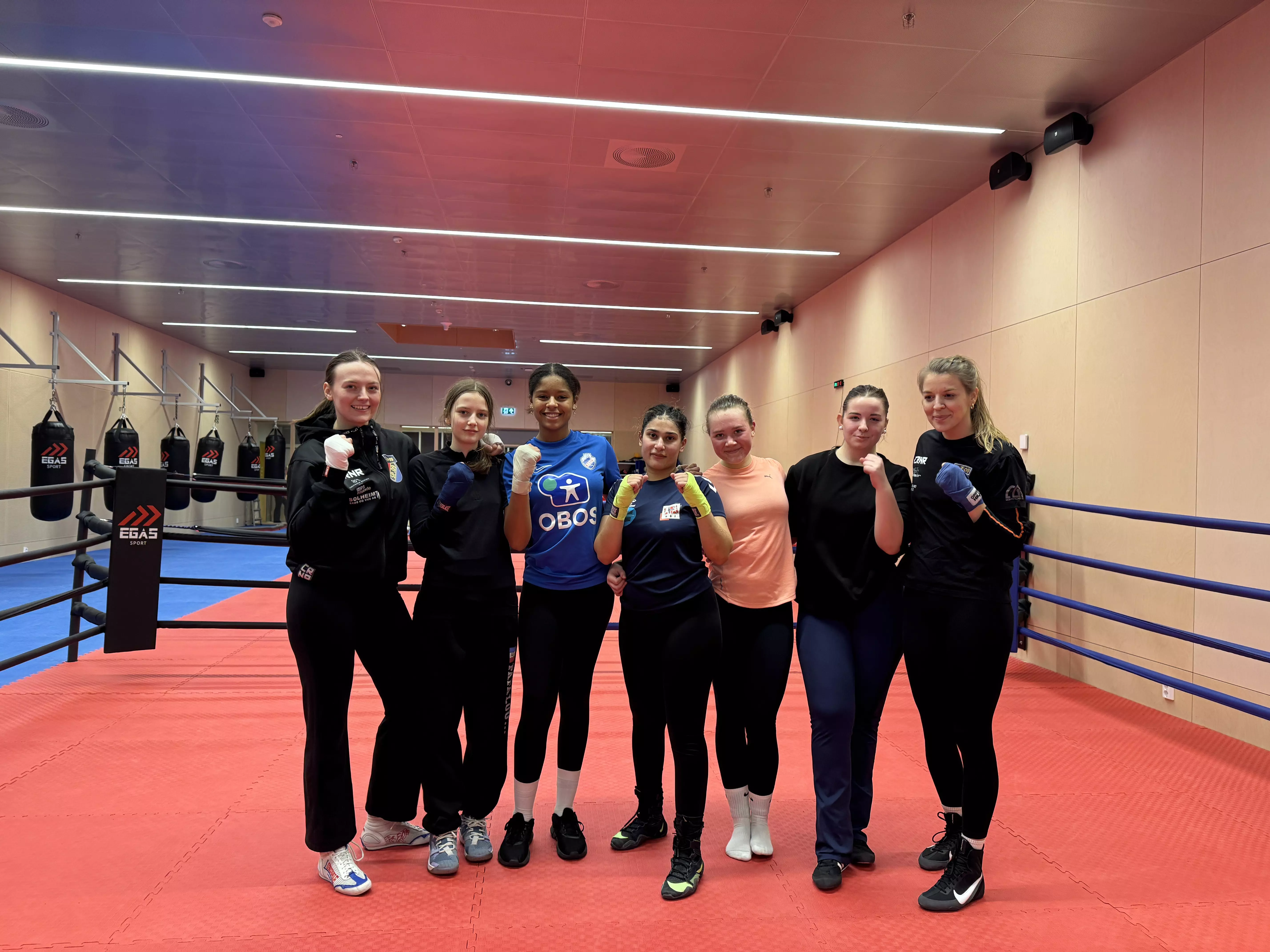 Fornøyde damer etter vellykket trening