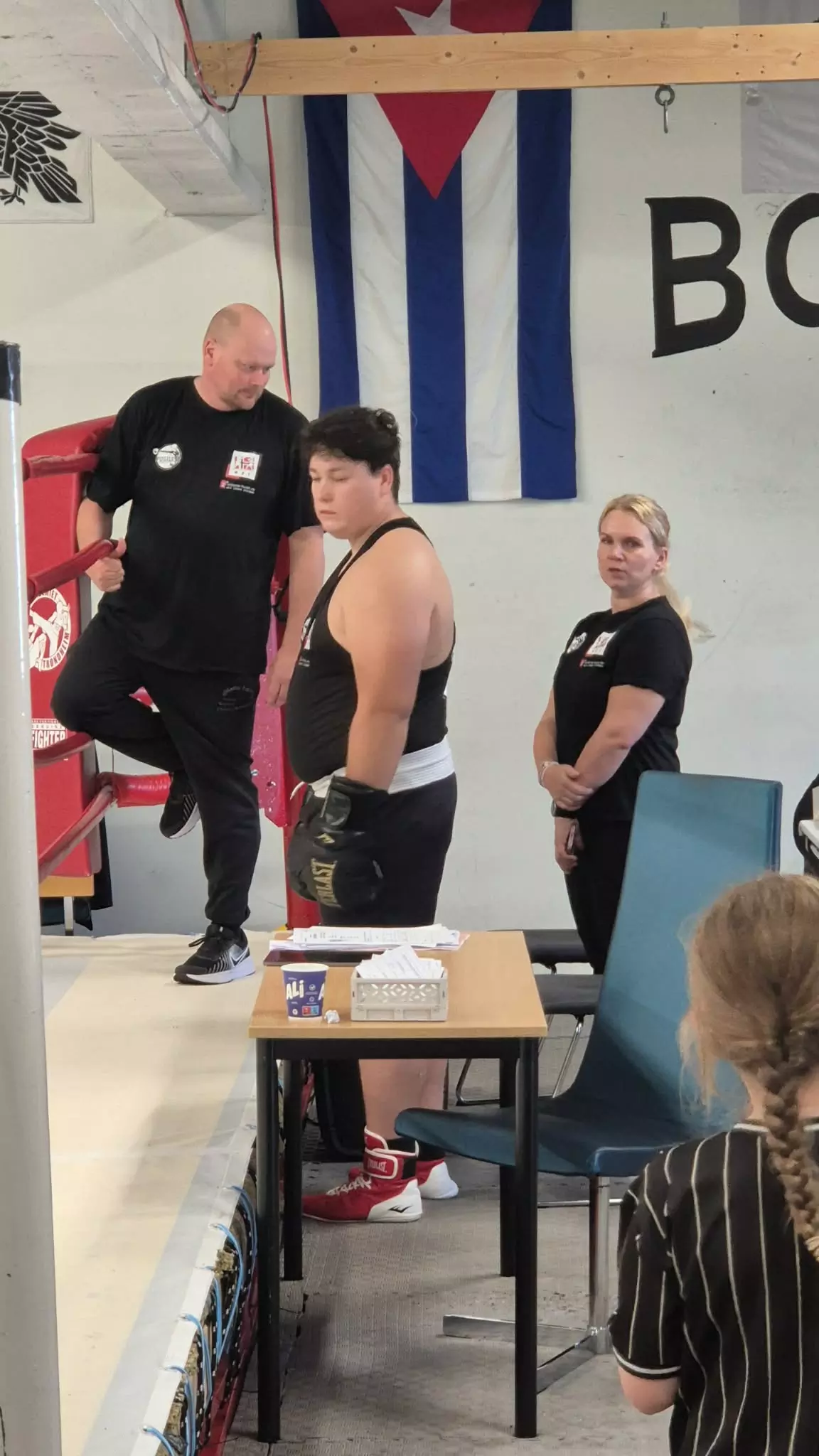 Mikael er på vei inn i ringen