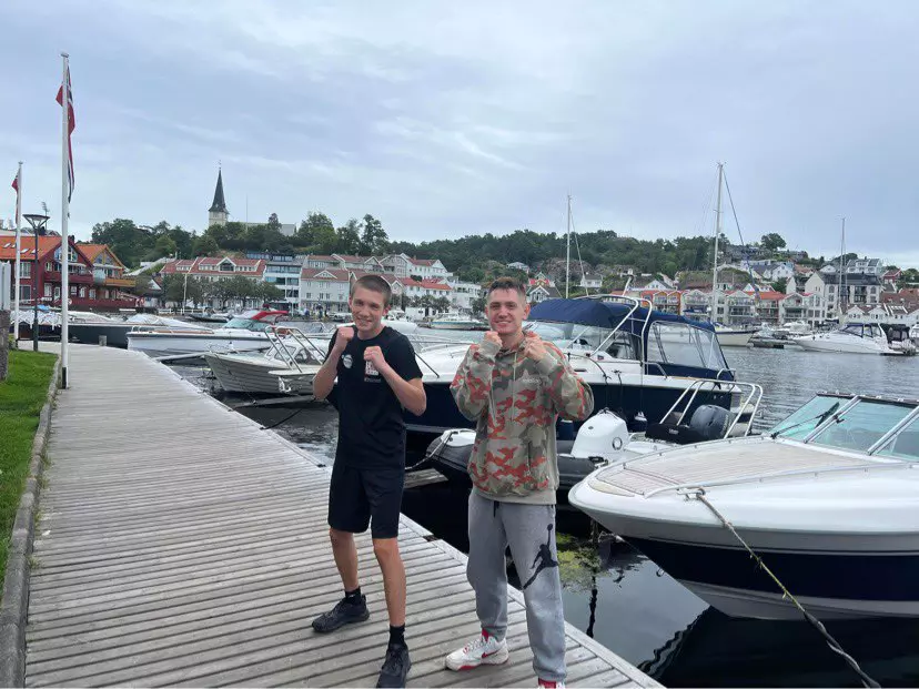 Boksere på Grimstad brygge